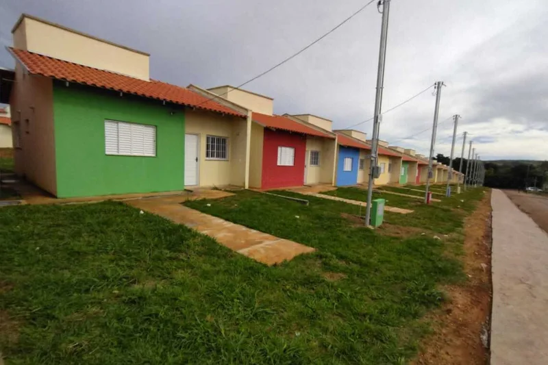 Unidades habitacionais em fase final de construção em Santo Antônio do Descoberto. Agehab também vai entregar os cartões remanescentes da modalidade Aluguel Social (Foto: Octacílio Queiroz)