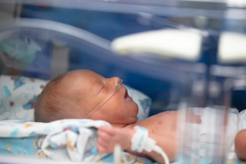 O novo relatório destaca uma visão abrangente da prevalência de partos prematuros, bem como impactos para mulheres, crianças e para a sociedade. Foto: Freepik.