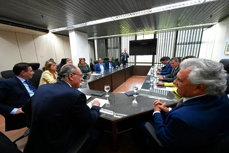 Caiado, em Brasília, participa de reuniões. Em pauta melhorias no transporte coletivo do Entorno do DF e a federalização de aeroportos em Goiás (Fotos: Júnior Guimarães)