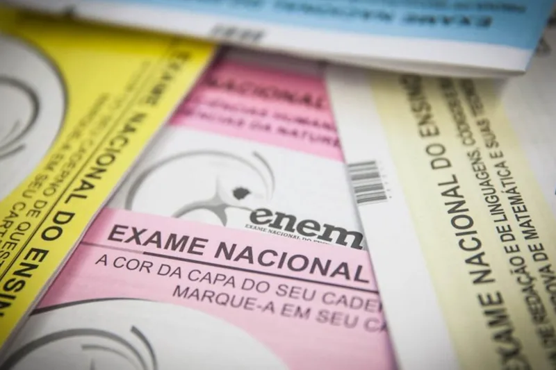 O ‘Maratona Revisa’ é composto por dois cadernos de uso exclusivo do aluno e do professor. Foto: Fabio Tito/G1