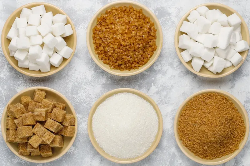 Mascavo, refinado, melado: existe um açúcar mais saudável? Foto: Freepik.
