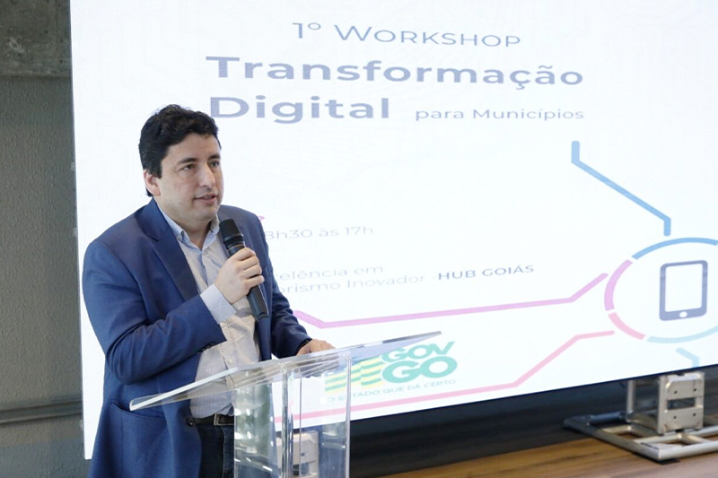 Secretário-geral de Governo, Adriano da Rocha Lima, afirma que o Goiás de Fibra vai garantir conexão rápida e segurança aos 246 municípios goianos. Foto: Edinan Ferreira.