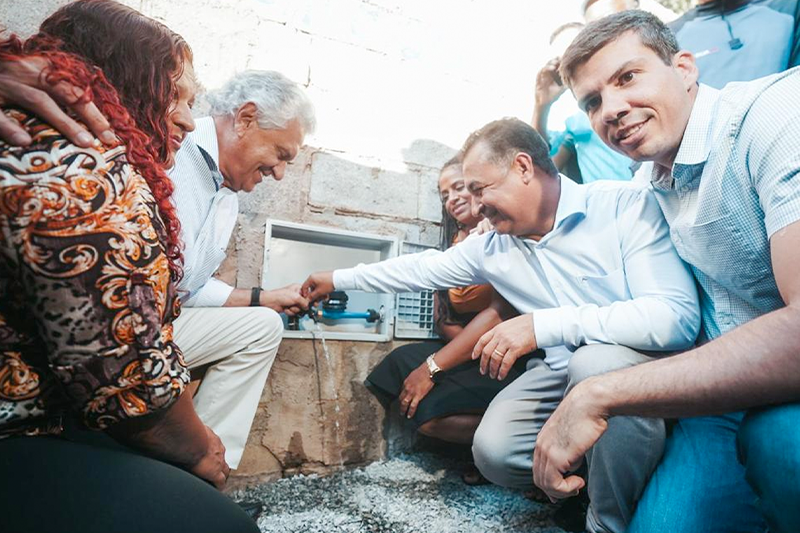 Governador Ronaldo Caiado durante inauguração dos novos sistemas de abastecimento de água tratada em Novo Gama, no Entorno do Distrito Federal.Foto: Hegon Corrêa.