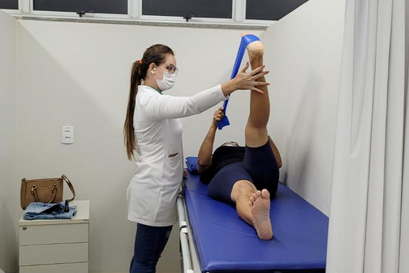 Pacientes recebem atendimento ambulatorial de fisioterapia na Policlínica Estadual da região Rio Vermelho, na Cidade de Goiás. Foto: SES-GO.