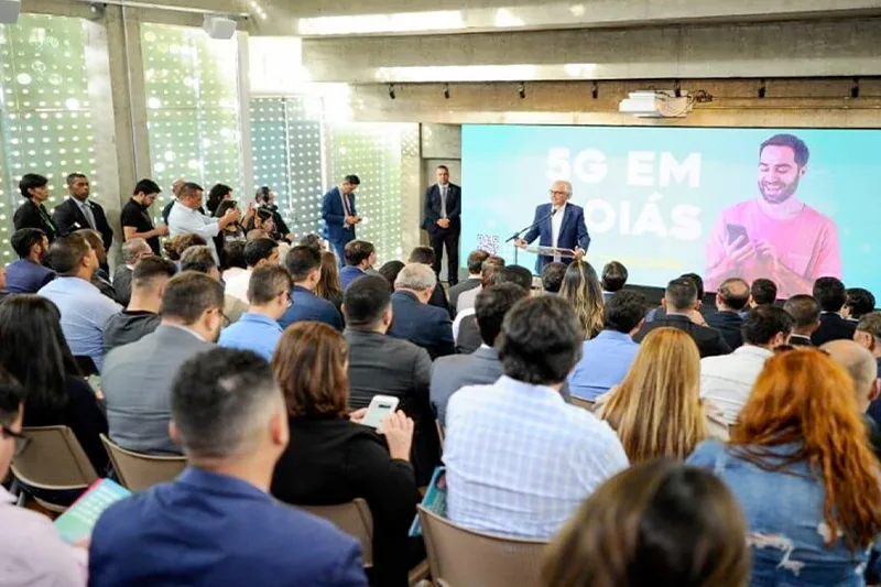 Governador Ronaldo Caiado participou, em março, de encontro com prefeitos para orientar sobre implantação da internet 5G. Foto: Secom.