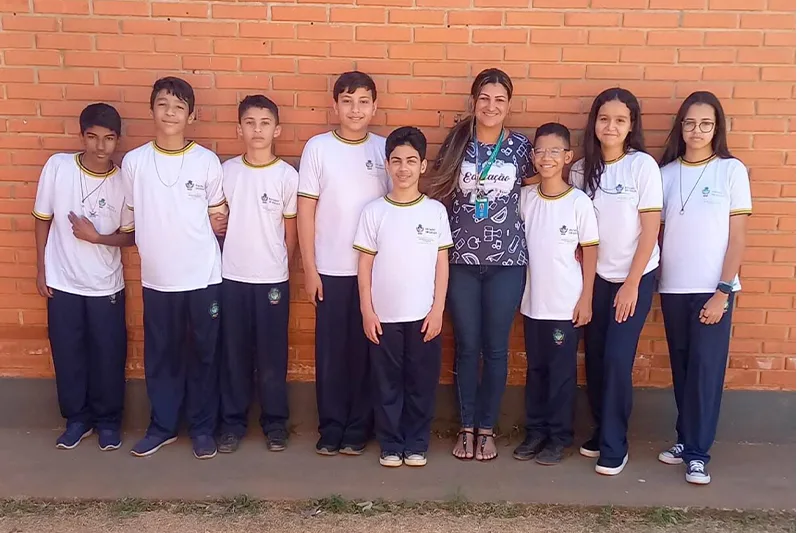 Alunos da Escola Professora Izabel Christina de Sousa Ortiz, de Formosa, conquistaram primeiro lugar na OIMSF 2023. Foto: Seduc.