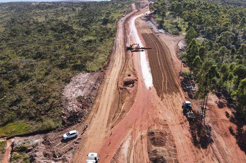 Pavimentação de trecho da GO-309 avança e vai reduzir o trajeto entre Cristalina e Unaí (MG). Foto: Goinfra.