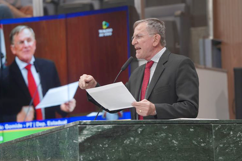 Antônio Gomide destina R$ 80 mil para reforma de escola em Luziânia. Foto: Alego.