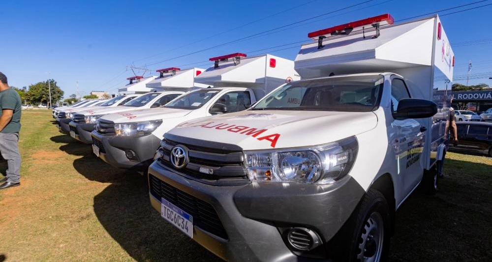 Prefeitura de Novo Gama entrega 18 novos veículos e maquinários para reforçar os serviços públicos do município.