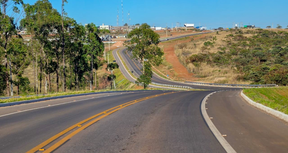 Trecho pavimentado da GO-309 entre Cristalina e a divisa de Goiás com Minas Gerais.