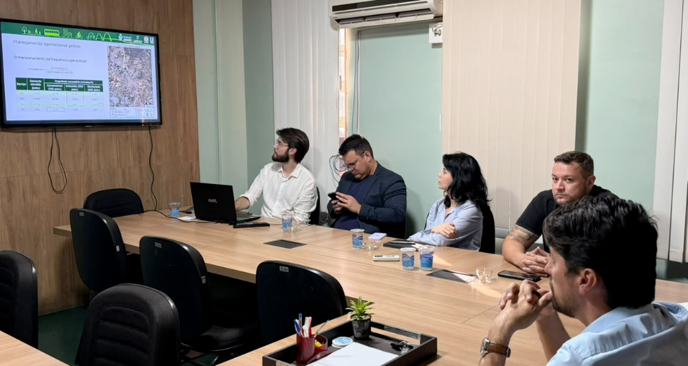Reunião sobre implantação do BRT entre Goiás e Distrito Federal em Valparaíso de Goiás.