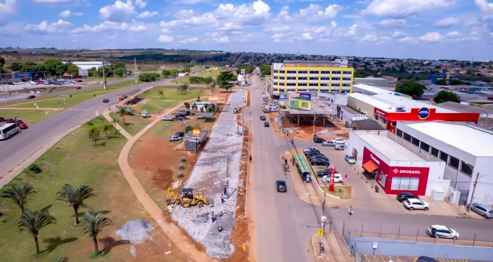 Obras na DF-290 com instalação de paver e calçadas em Novo Gama